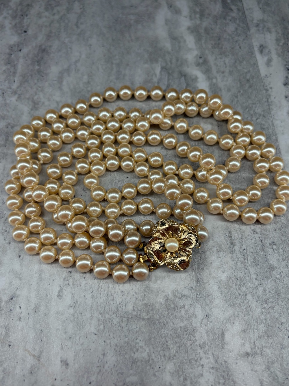 Vintage Triple Strand Glass Pearl Necklace Champagne Color Jewelry Classic - Picture 2 of 2